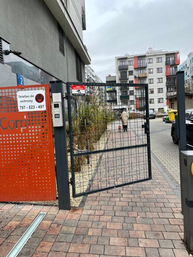 Cybernetyki2 Street Inn Near Airport Warschau Buitenkant foto